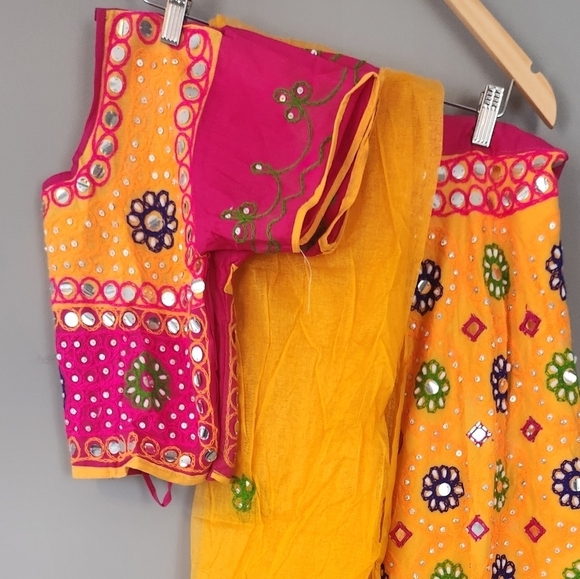 STUNNING Rajasthani lehnga, never worn. Sz small. - Picture 1 of 8